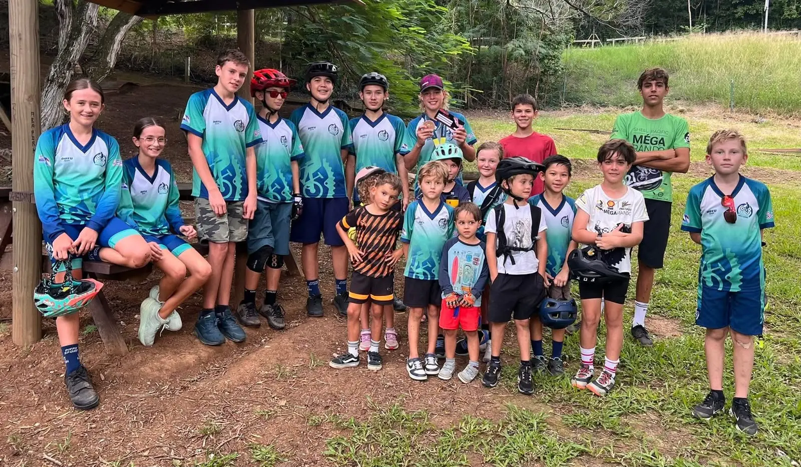 Groupe de jeunes de l'école de vélo VTT Passion