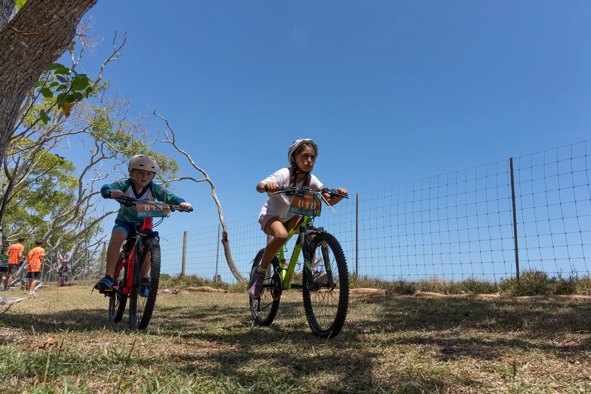 Jeunes cyclistes en action lors d’une sortie du club VTT Passion